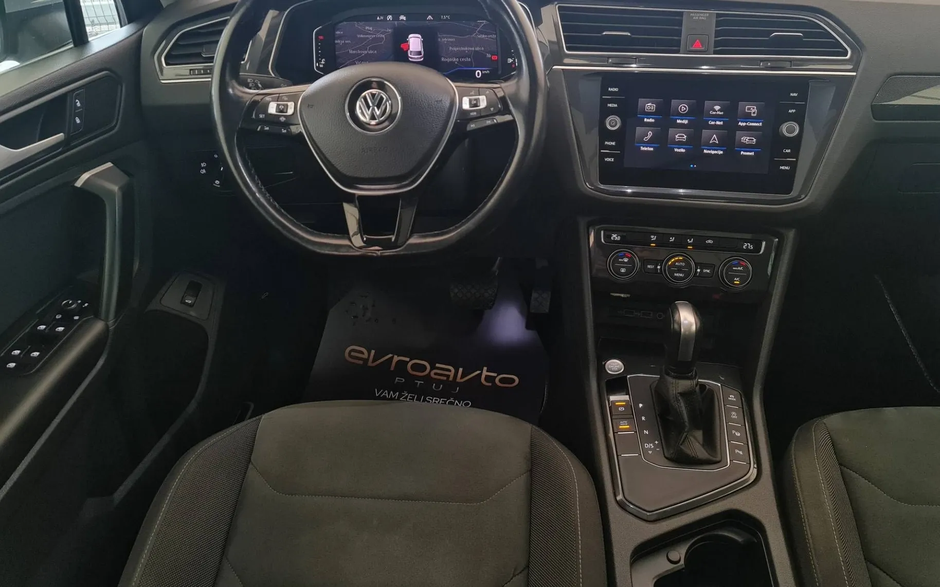 Notranja slika - Volkswagen Tiguan - 2.0 TDI SCR BMT R-Line Panoramska streha - 12