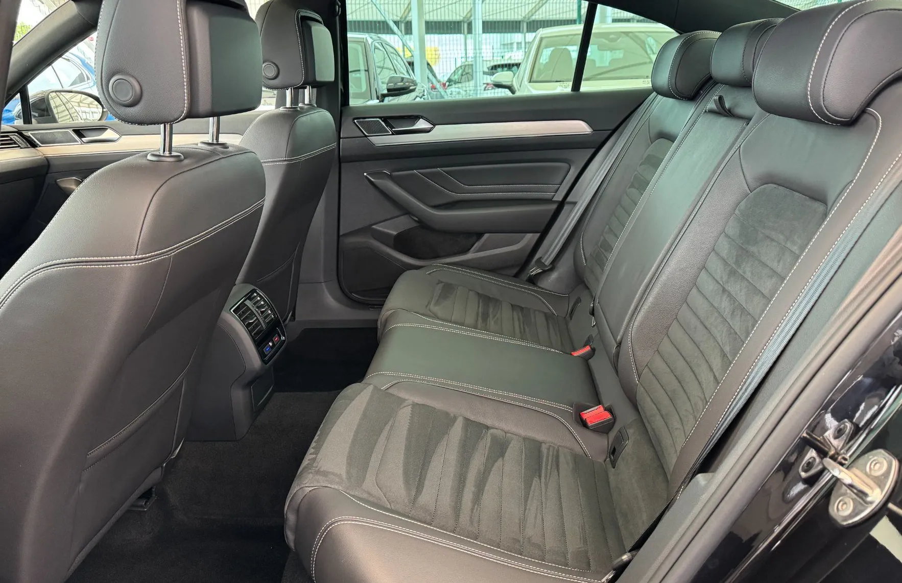 Zunanja slika - Volkswagen Passat - R-Line 1.5 TSI DSG PANORAMA-VIRTUAL-MATRIX - 11