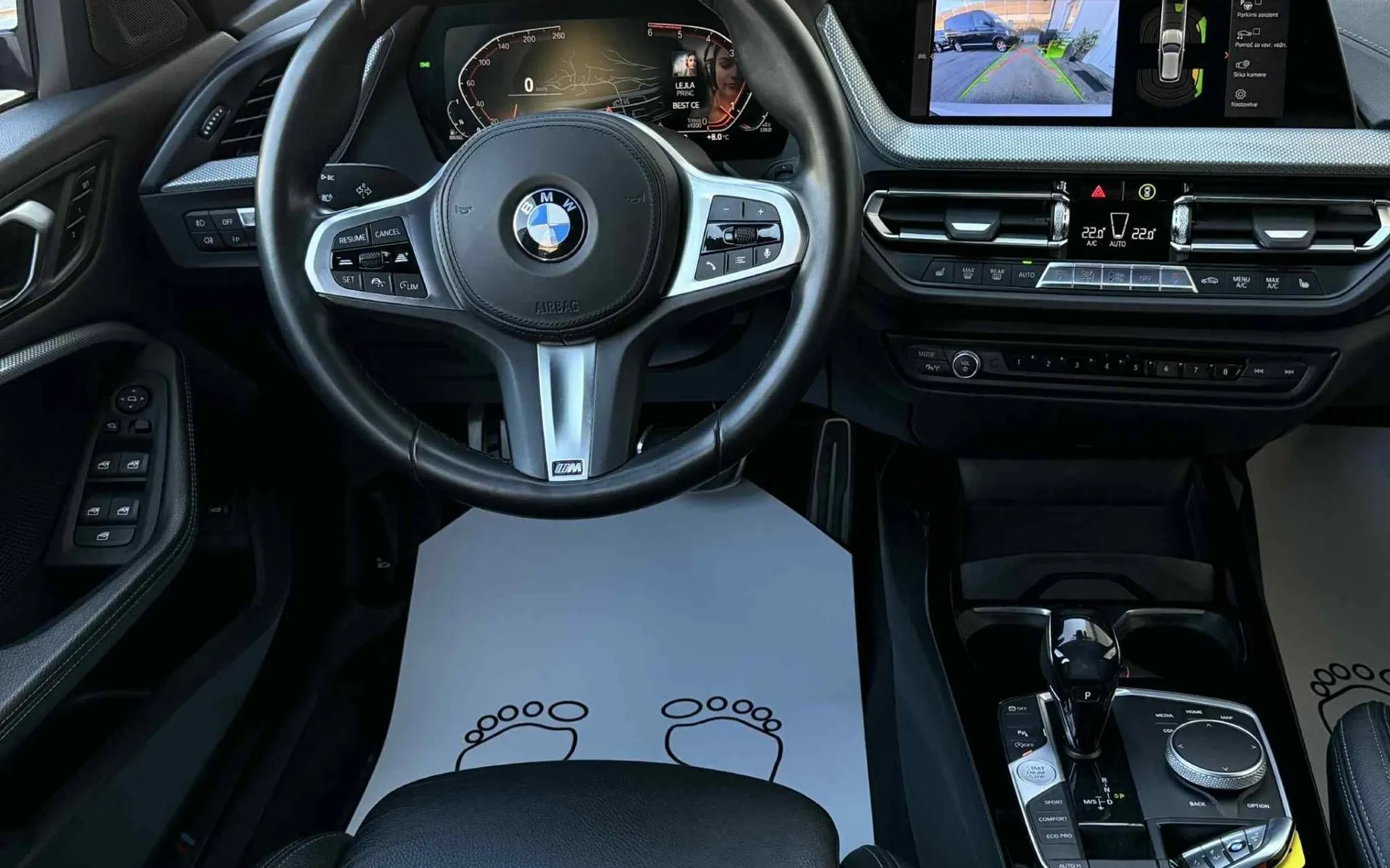 Notranja slika - BMW serija 1: - 118D•AUT•M PAKET•VIRTUAL•PANO•ACC•KEYLESS•KAMERA•. - 9