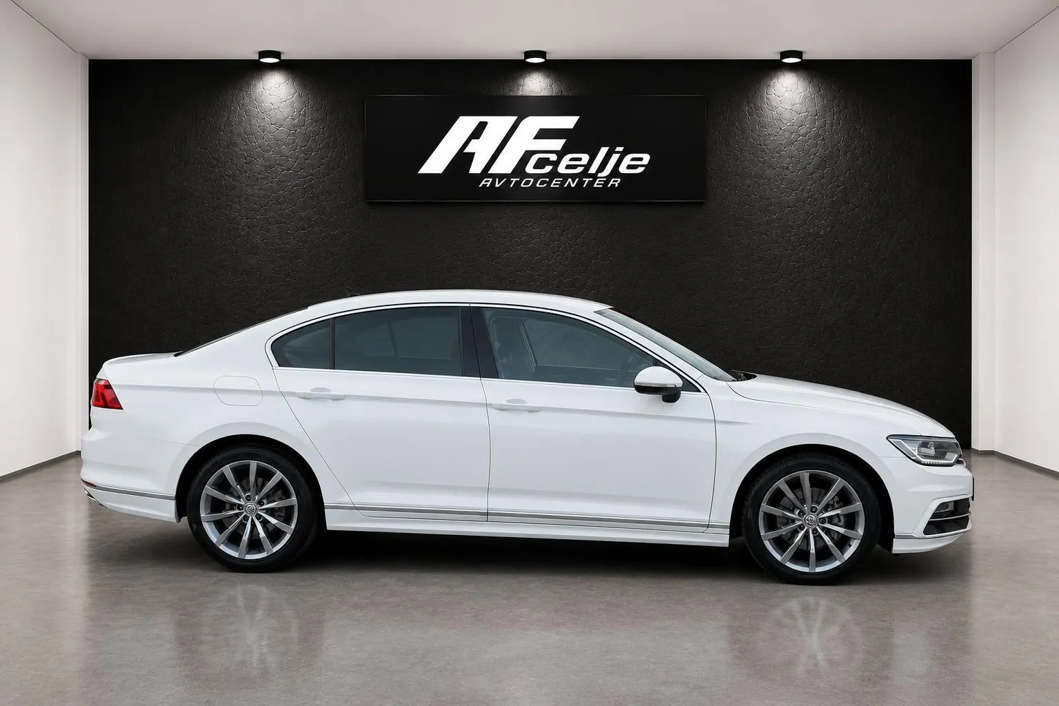 Zunanja slika - Volkswagen Passat - 2.0 TDI-R LINE-FUL LED-LIZING ZA TUJCE-ACC-NAVI- - 4