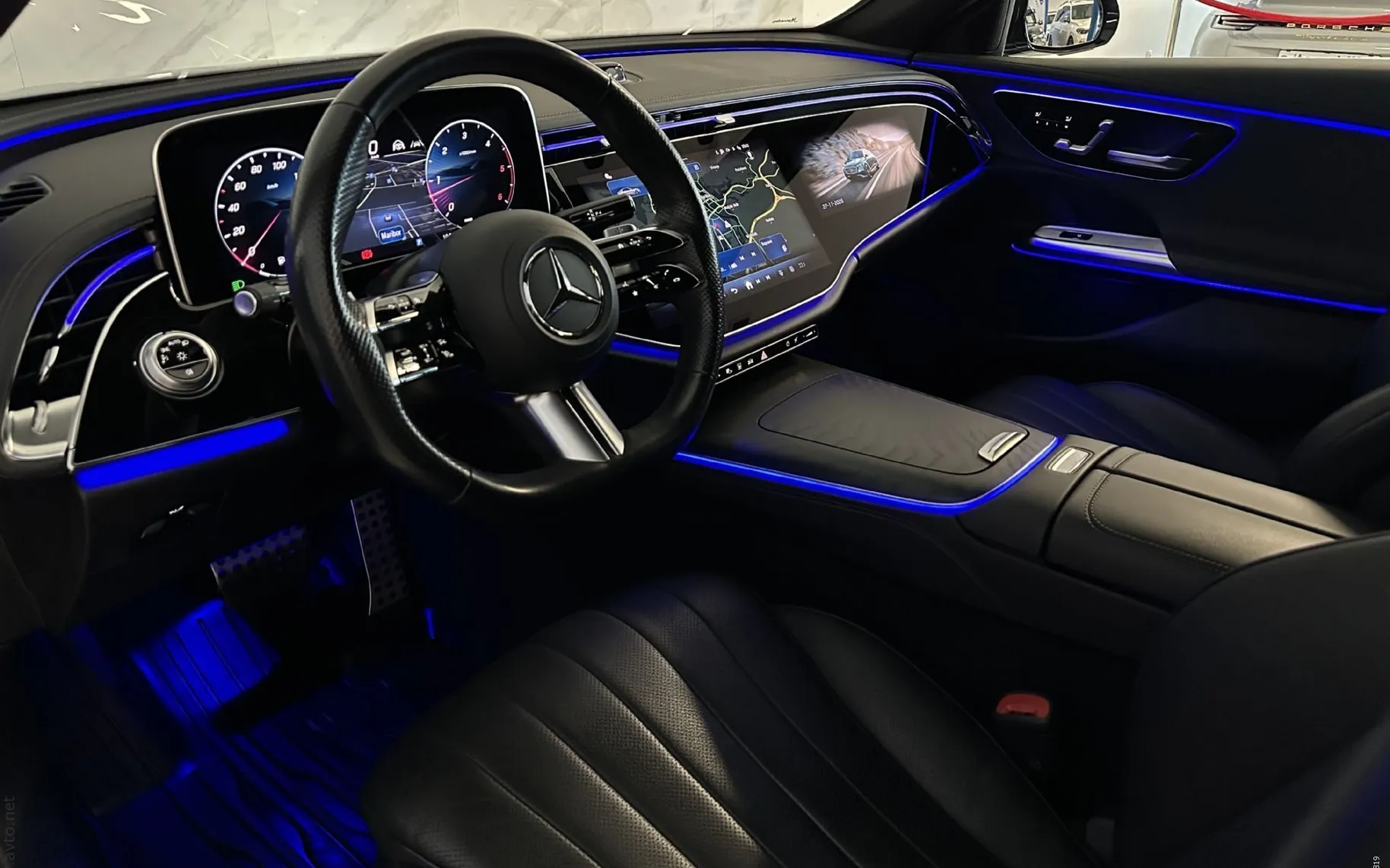 Notranja slika - Mercedes-Benz E-Razred - 220d|4Matic|AMG|4WS|SuperScreen|Zračno|360K|Hlaj| - 7