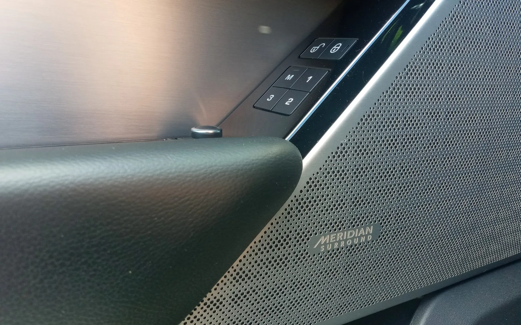 Notranja slika - Land Rover Range Rover - VELAR  R-DYNAMIC 4WD - 8