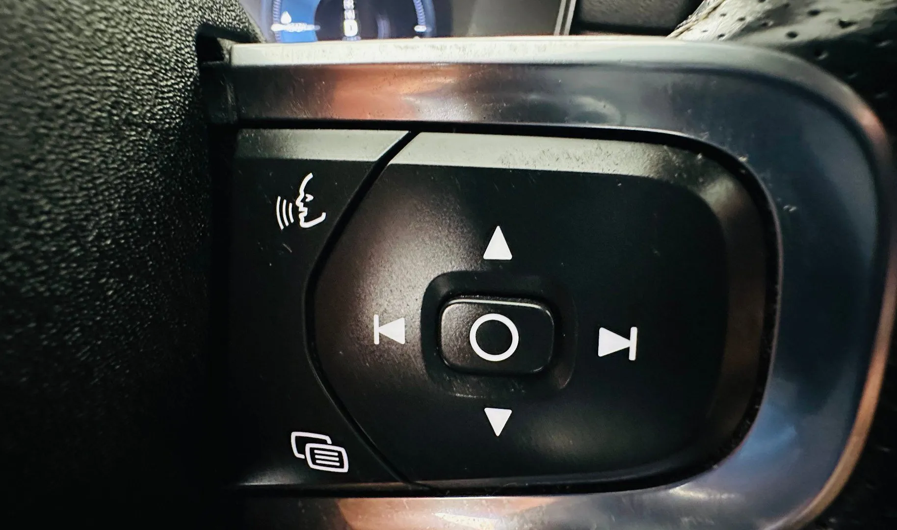 Zunanja slika - Volvo XC40 - T5 Recharge Twin Engine R-Design Avt.KAMERA.LED - 9