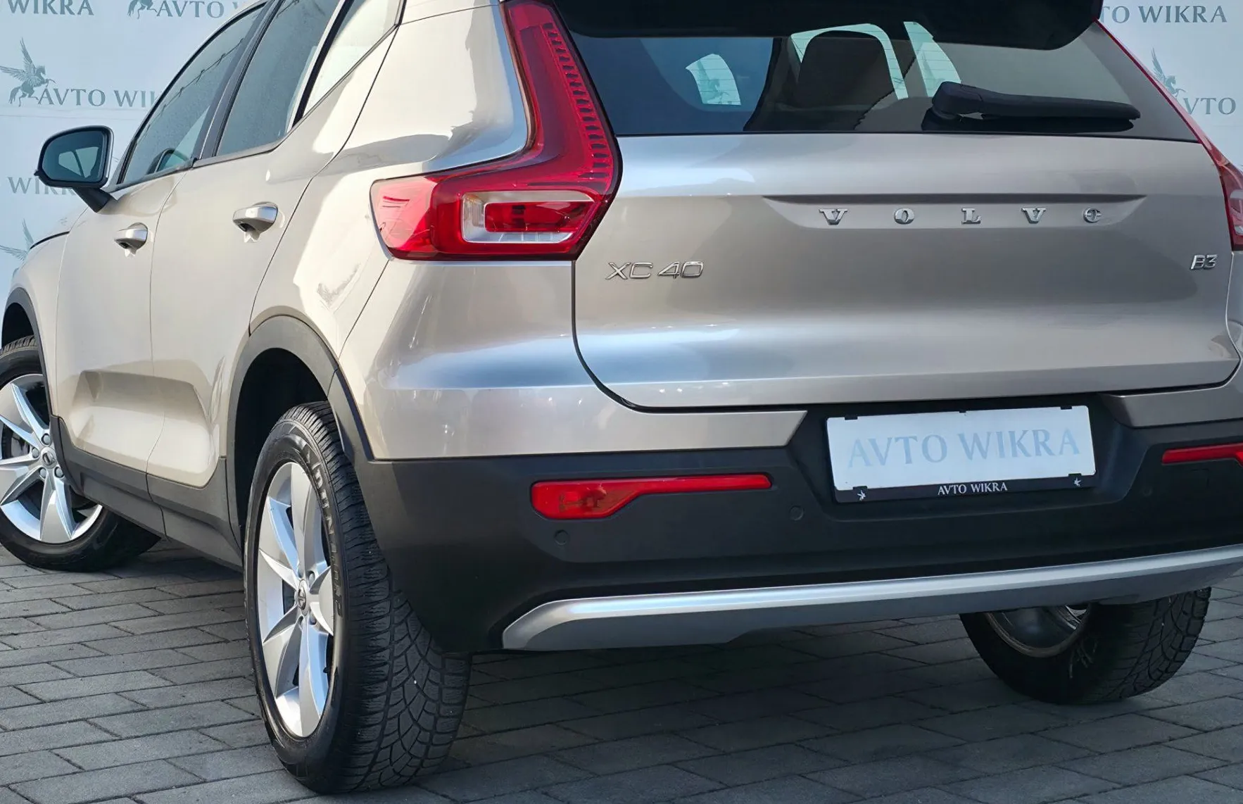 Zunanja slika - Volvo XC40 - B3P Core AT FULLED•TEMP•LANE•VIRTUAL•KEYLESS•17C• - 3