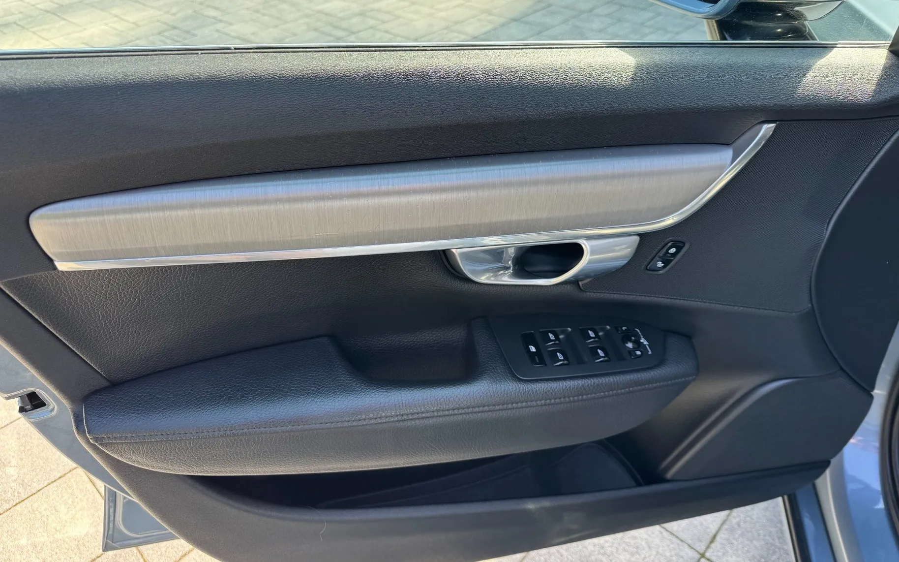 Notranja slika - Volvo V90 - D5 A AWD 4X4-KAMERA 360-ACC-NAVI-ALU- - 9