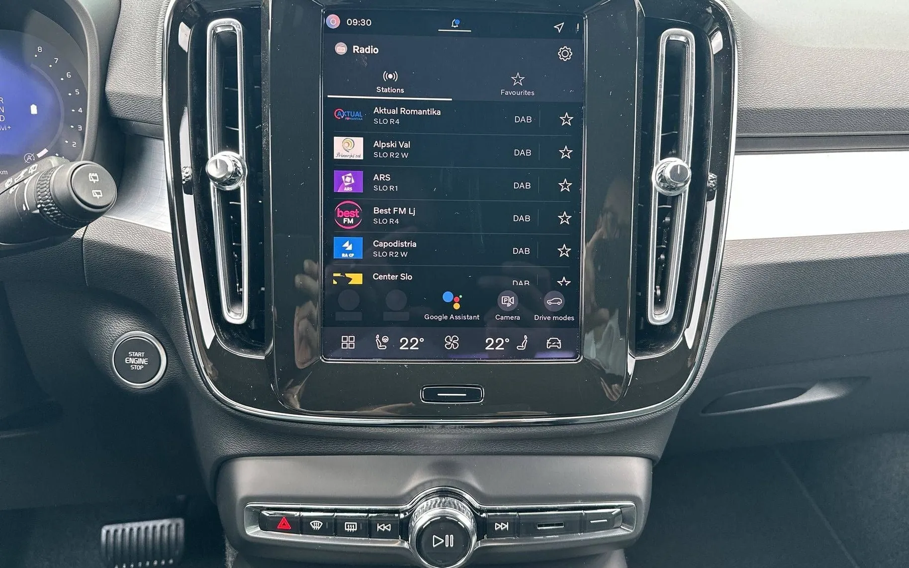 Notranja slika - Volvo XC40 - B3 P Core AT DCT 3 leta garancije + 3 servisi... - 13