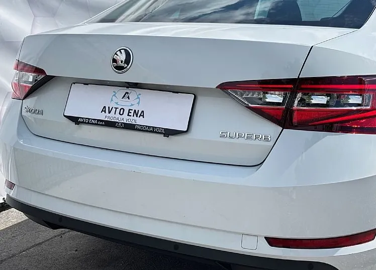 Zunanja slika - Škoda Superb - 2.0 TDI-LED-NAVI-MEMORY-18COL-PDC+KAM-GRETJE - 4