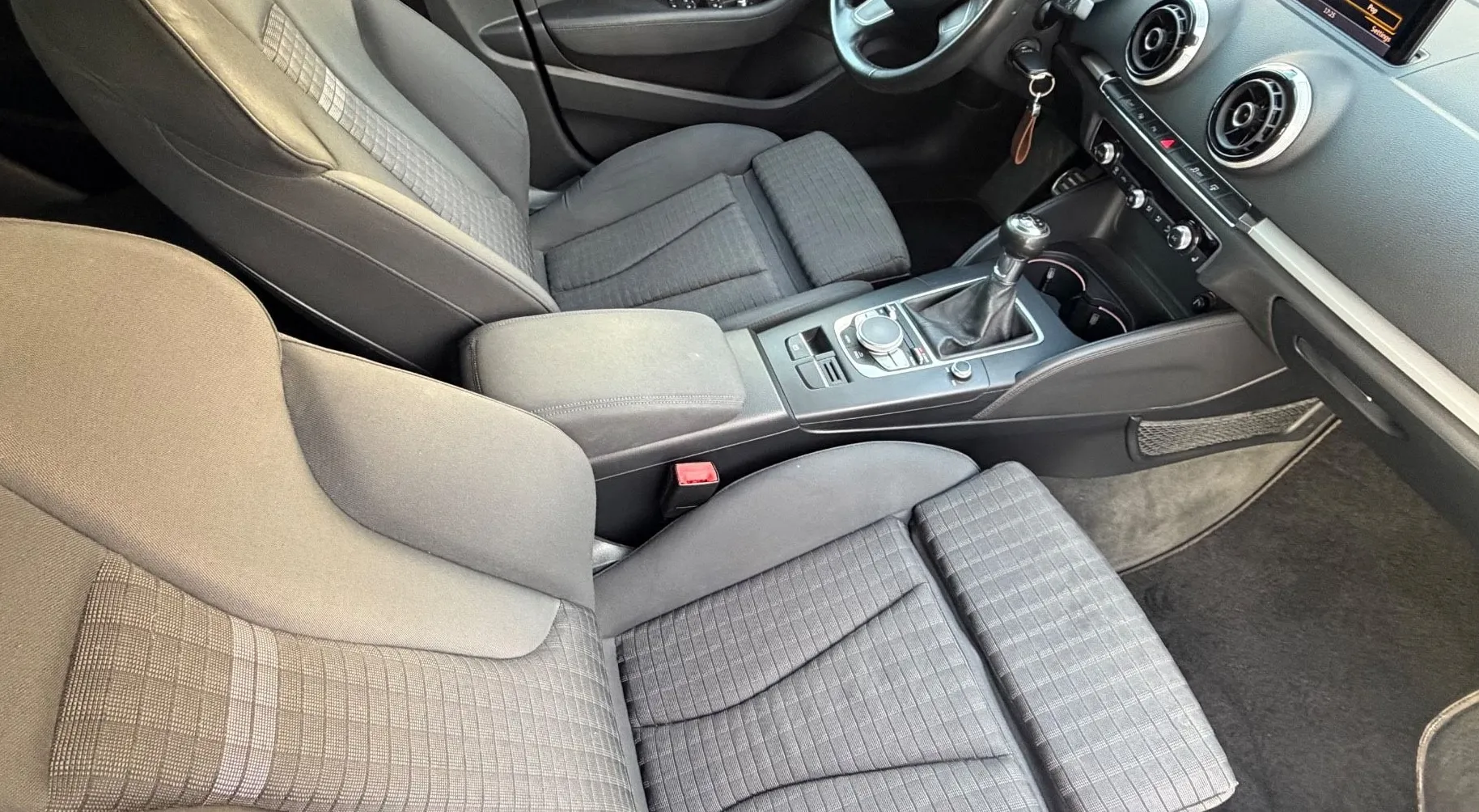 Notranja slika - Audi A3 - Sportback 1.6 TDI - 9