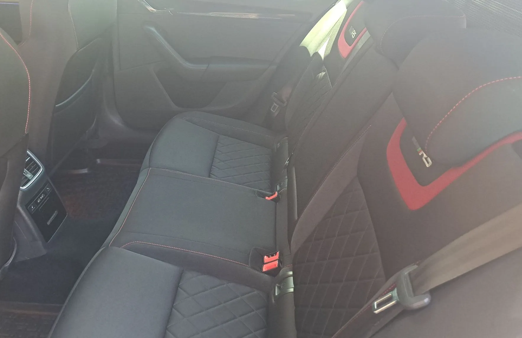 Zunanja slika - Škoda Octavia - Combi 4x4 2.0 TDI RS DSG - 11