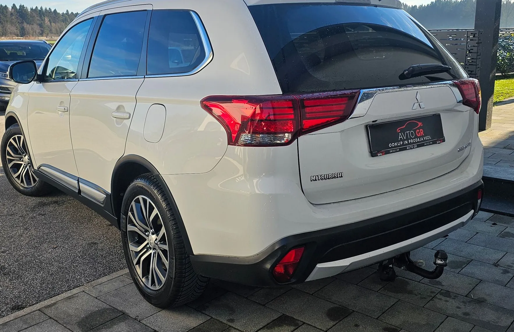 Zunanja slika - Mitsubishi Outlander - 2.2 DI-D 4WD INTENSE+4VT-.KLJUKA- LED-NAVI-PERLA B - 8