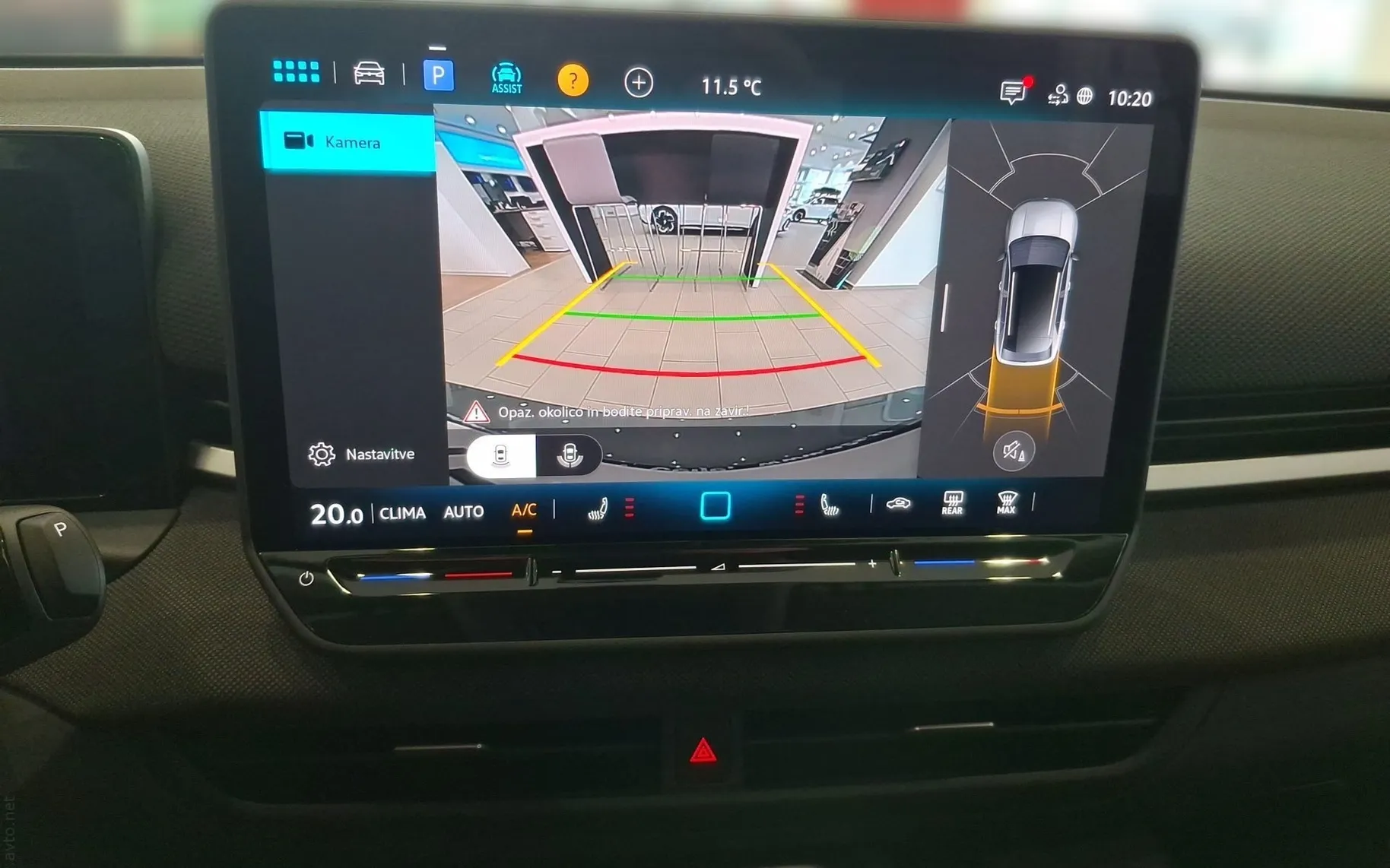 Notranja slika - Volkswagen T-Roc - 1.5 eTSI Life DSG - 9