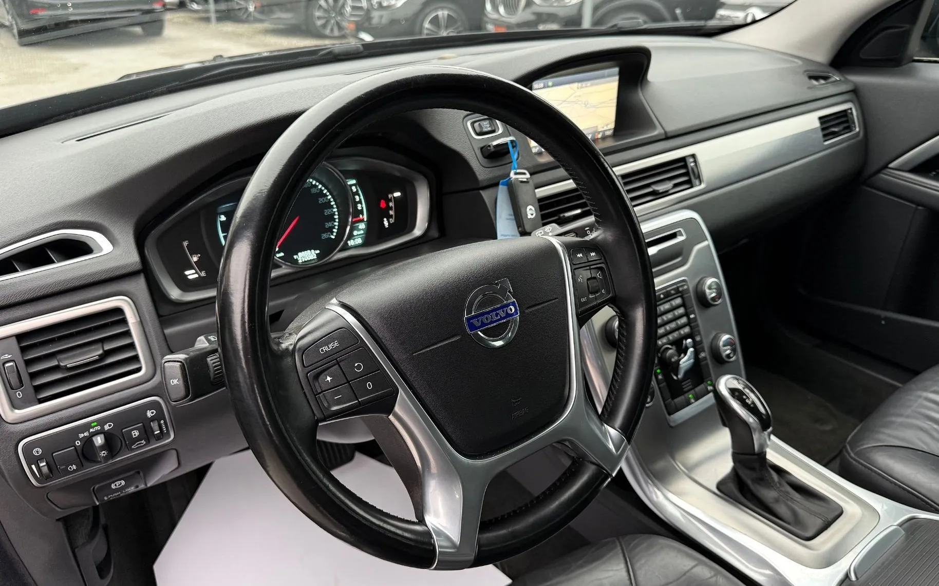 Zunanja slika - Volvo V70 - 2.0 D AUT. Momentum LED NAVI USNJE VLEČNA - 16
