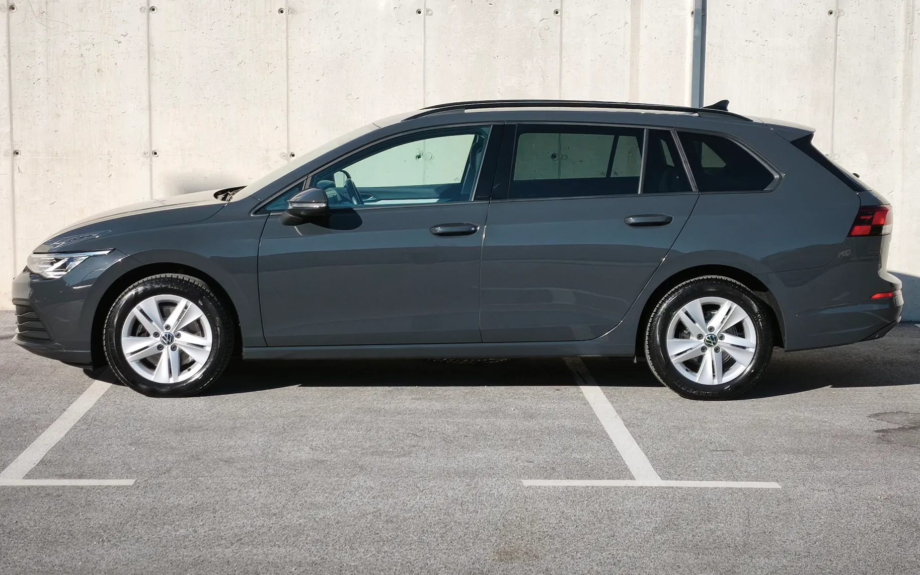 Zunanja slika - Volkswagen Golf - Volkswagen  Variant 2.0-TDI-1-LASTNIK-1-BARVA-SLO-POREKLO-LED - 5