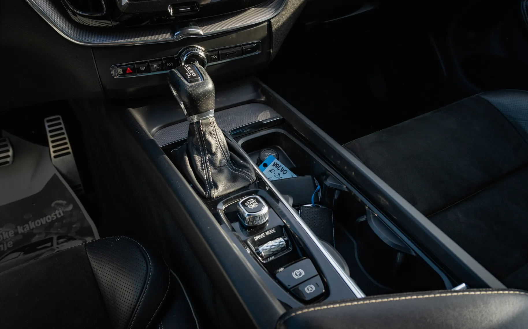 Notranja slika - Volvo XC60 - D4 R-Design AWD Avt. - 11