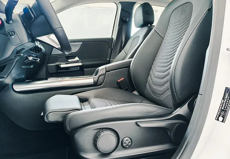 Zunanja slika - Mercedes-Benz GLA-Razred - GLA 200 PRO-NAV-OGR.SED-AVT.PRT-FULL LED-DAB-VIDEO - 8
