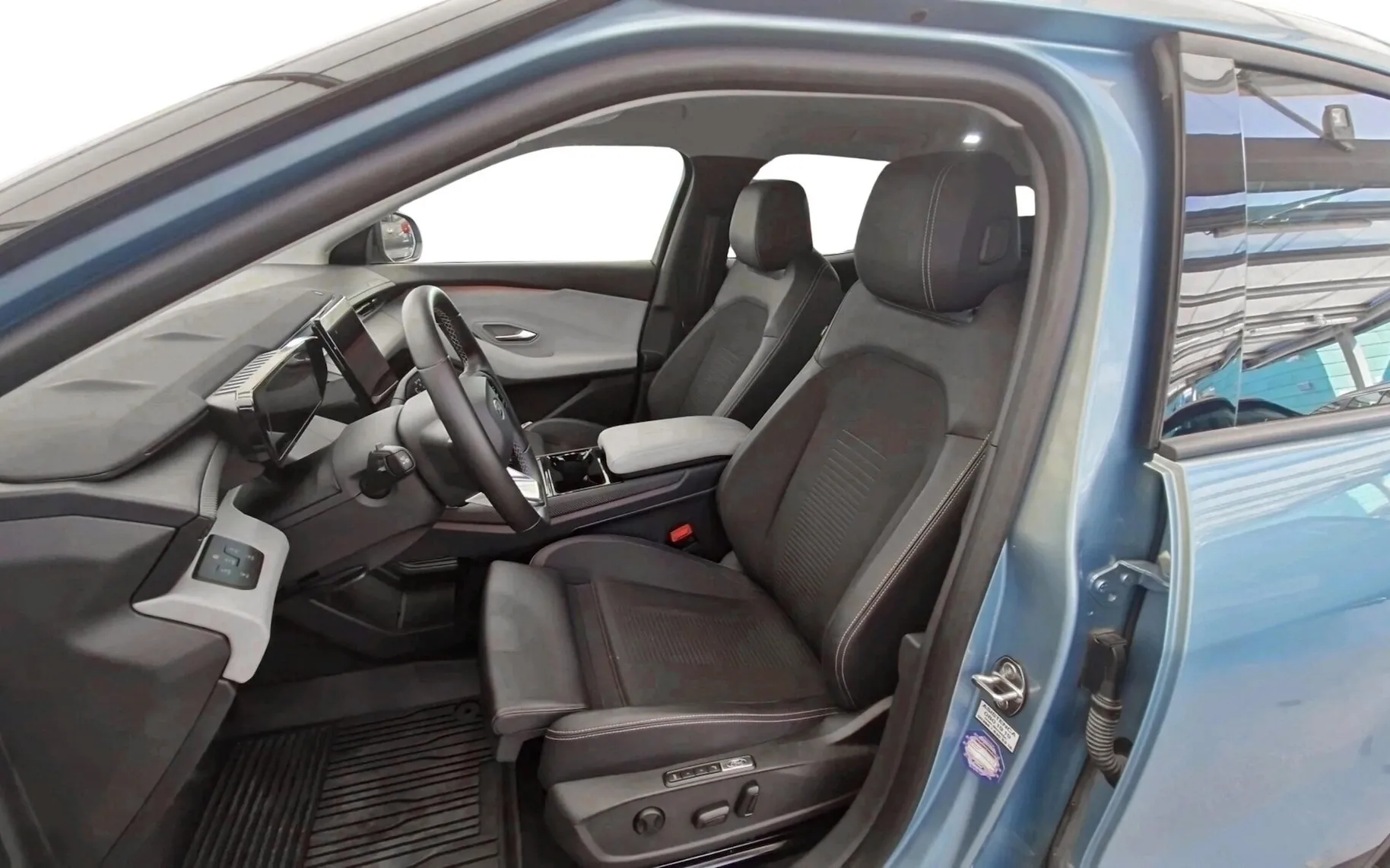 Zunanja slika - Ford Explorer - PREMIUM 286KM 77KW-SLO-360o-RADAR-BLISS-KLJUKA - 5
