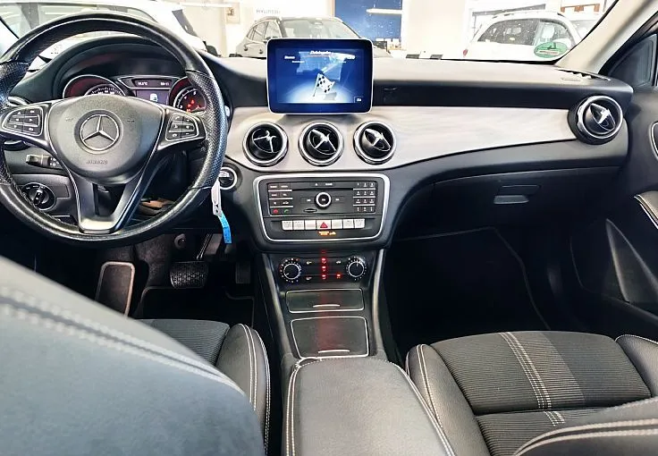 Zunanja slika - Mercedes-Benz GLA-Razred - 180 7DCT-NAVI-KAMERA-DAB-FULL LED-WINTER-VIDEO - 7
