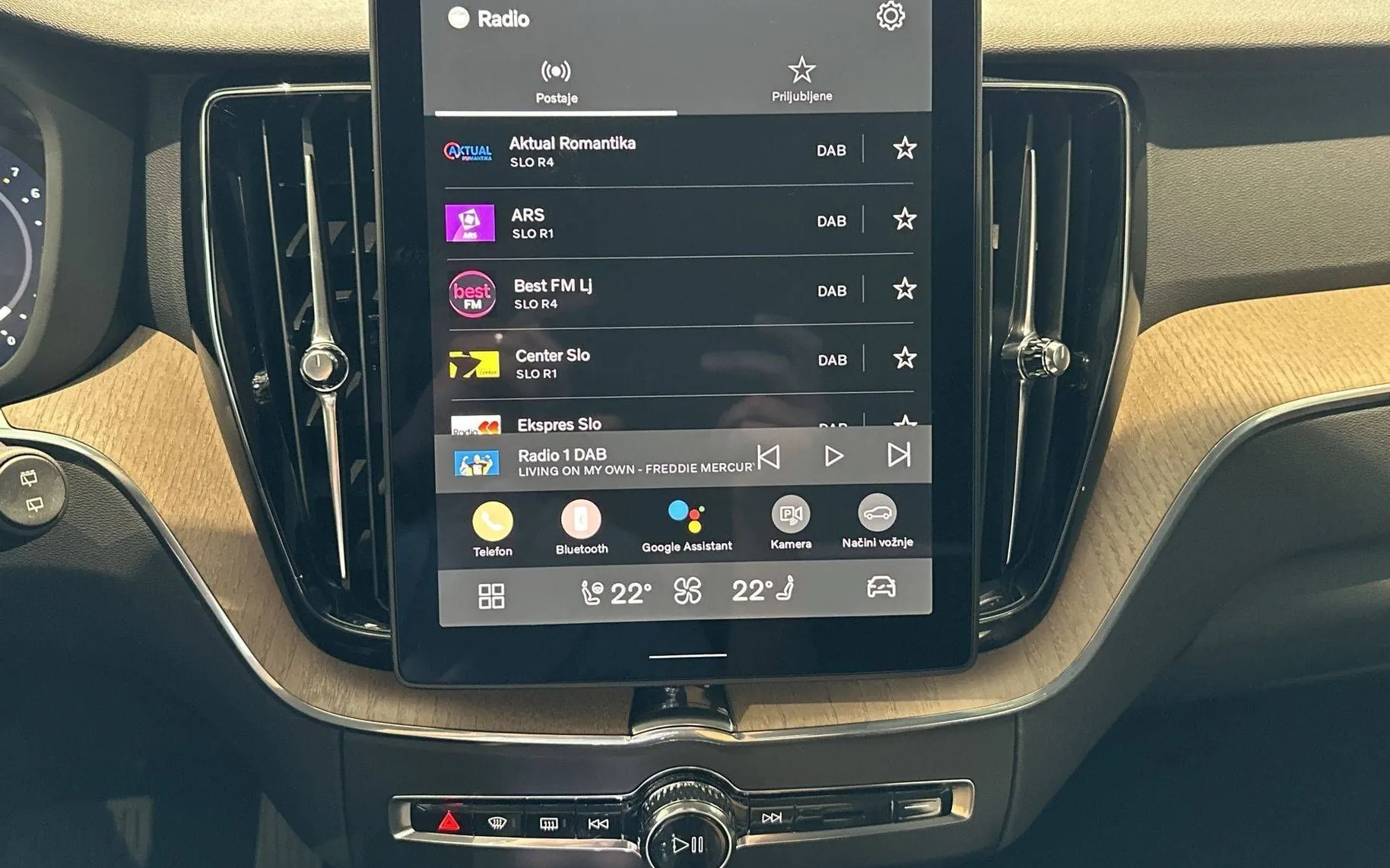 Notranja slika - Volvo XC60 - B5  P  AWD Plus Dark - 17