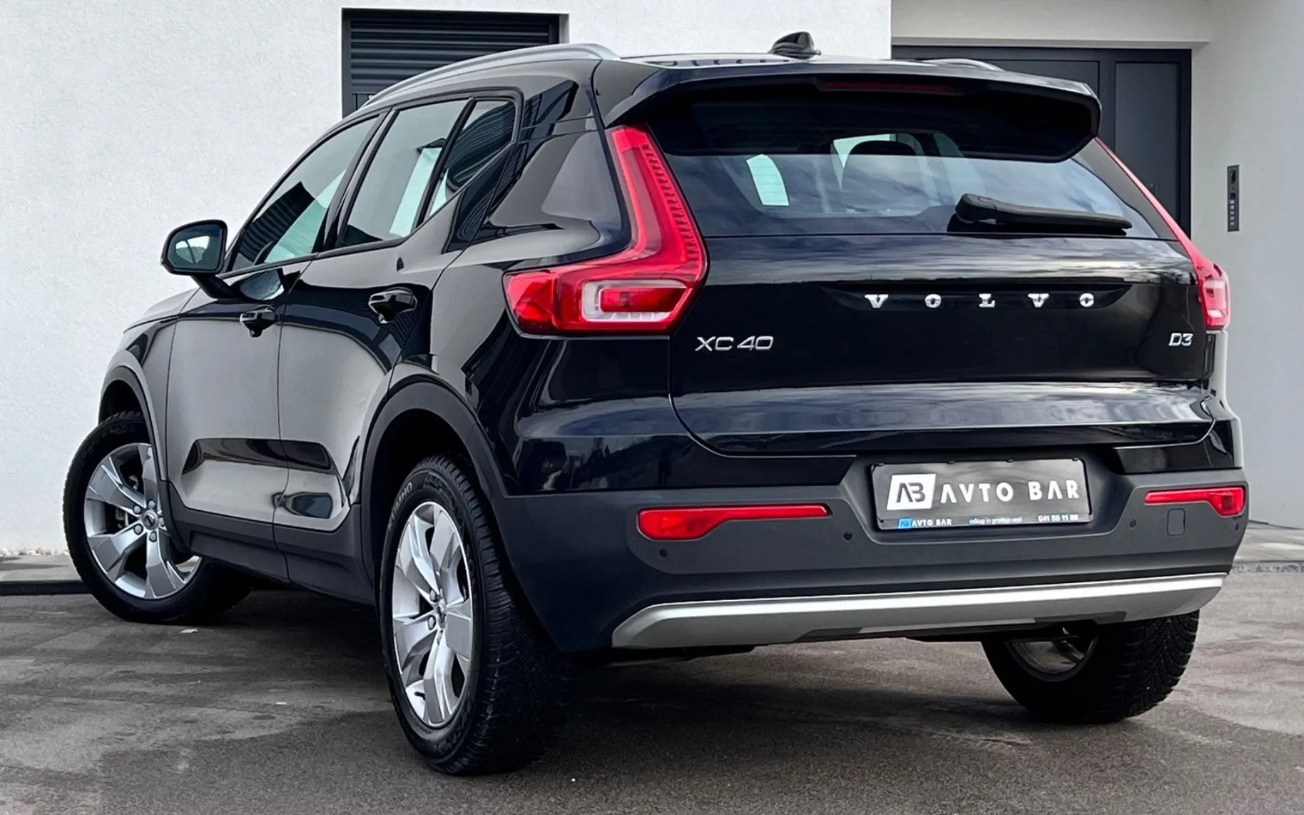 Notranja slika - Volvo XC40 - D3+LED+NAVI+KAMERA+ALU+KEYLESS GO+AUTO HOLD... - 8