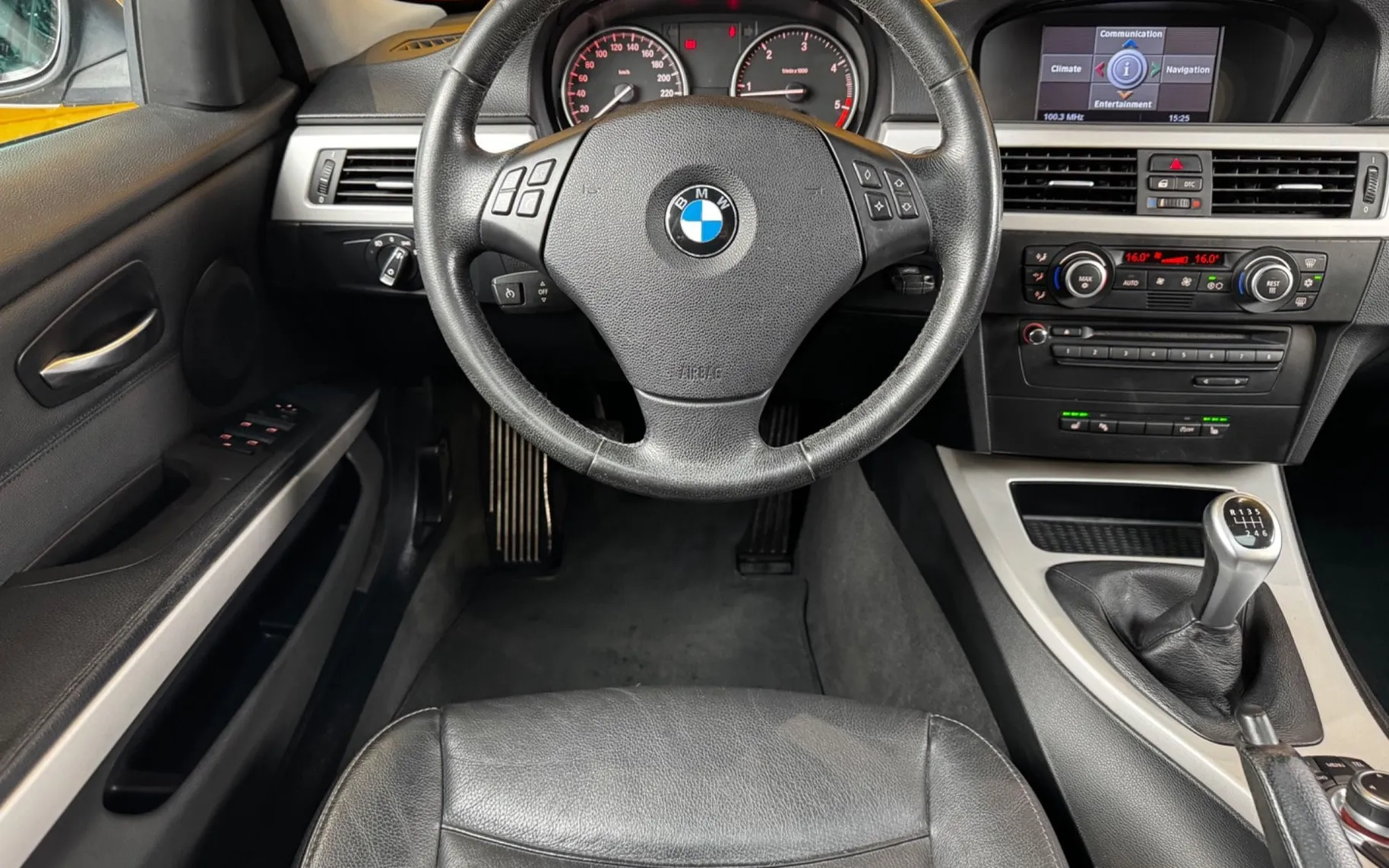 Notranja slika - BMW serija 3: - 318d LCI-STREŠNO OKNO-GRETJE-NAVI-PDC - 12