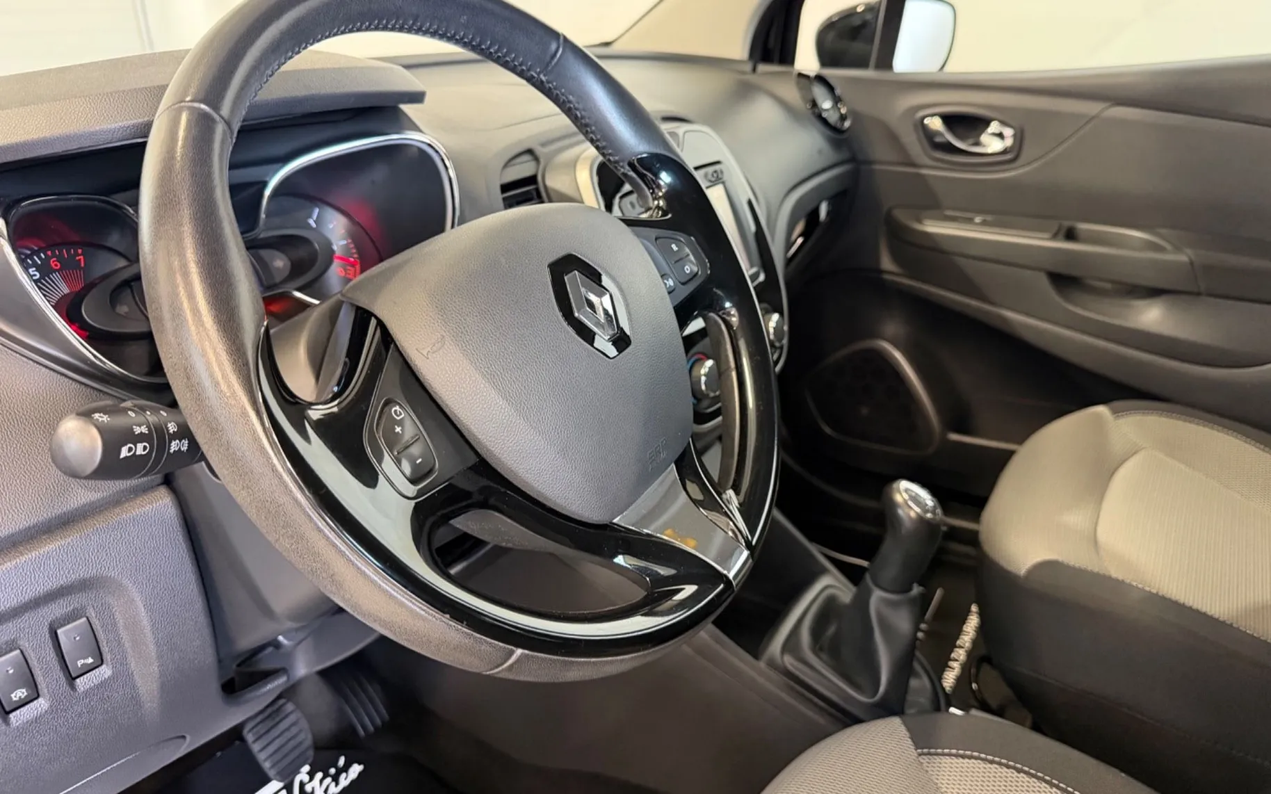 Notranja slika - Renault Captur - 90 TCE-69.000KM-LED-NAVI-TEMPOMAT-PDC... - 10