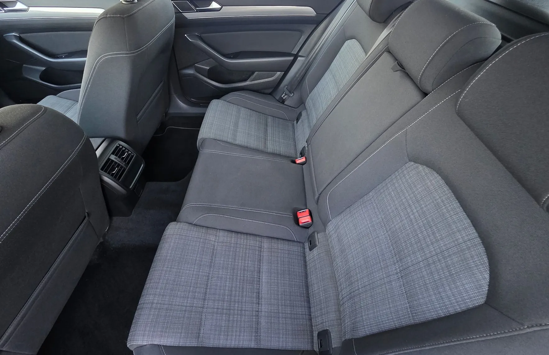 Zunanja slika - Volkswagen Passat - Variant 1.6 TDI BMT SCR DSG LED-NAVI-PDC-ALU PLATIŠČA - 14