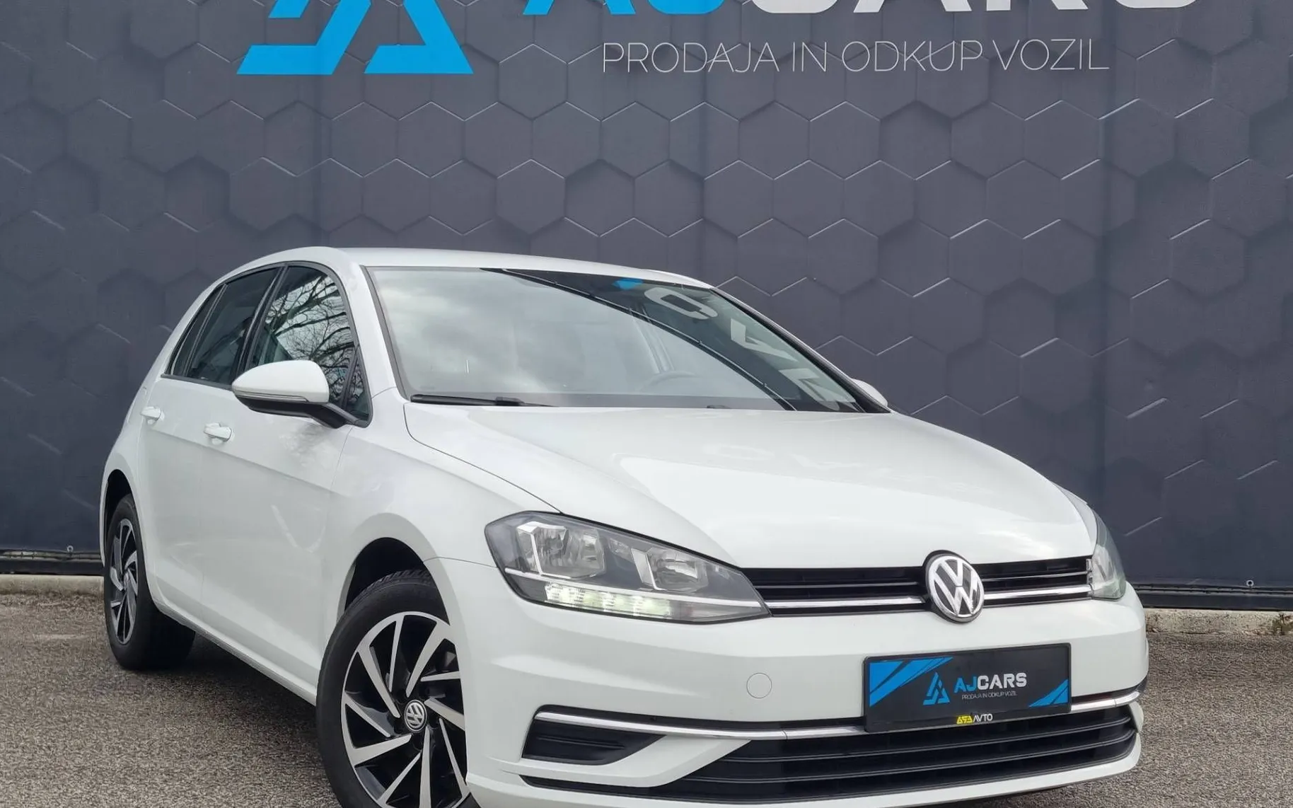 Zunanja slika - VW Golf - 1.0 TSI Comfortline DSG-NAVI-Kamera-Tempomatt - 3