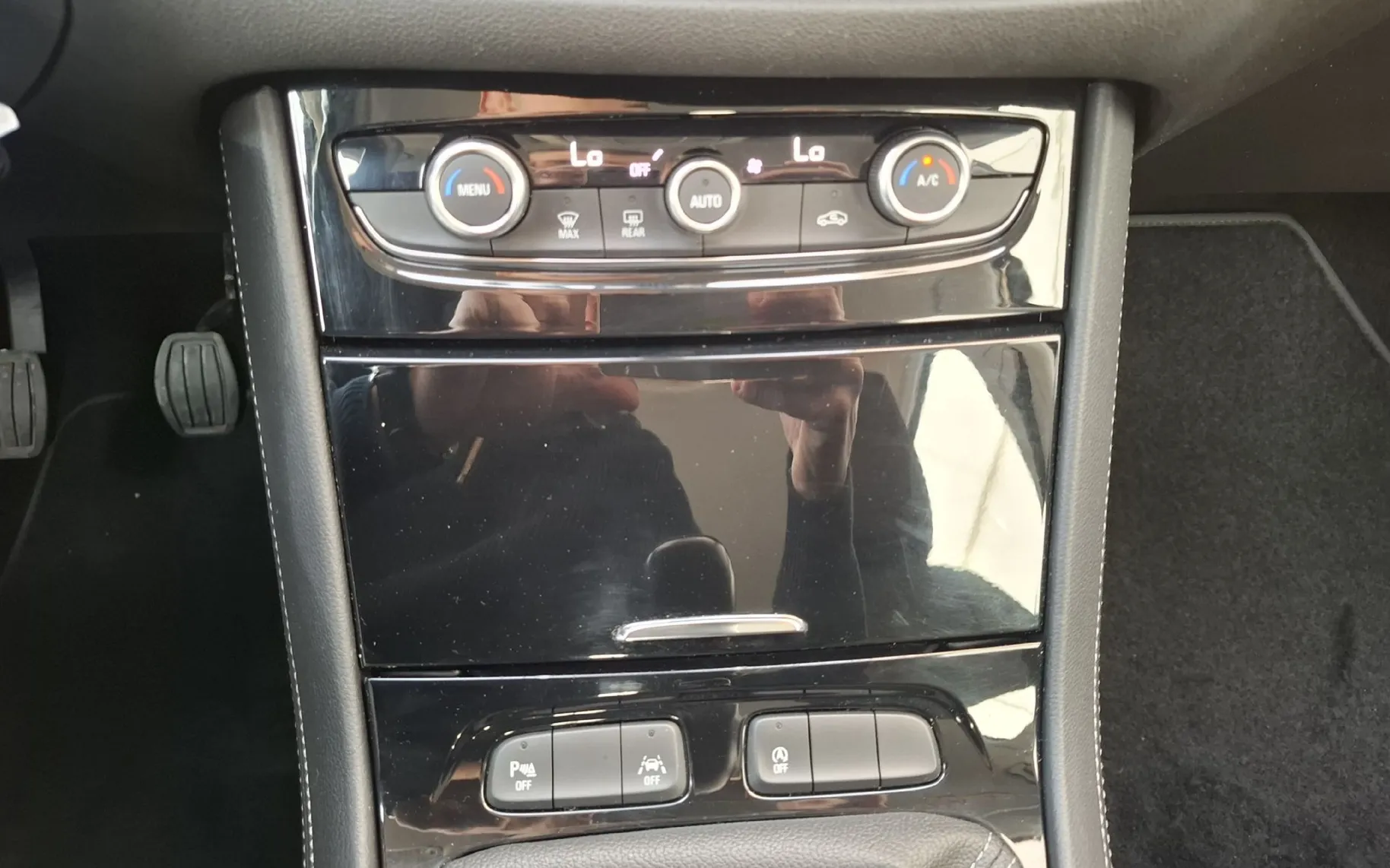 Notranja slika - Opel Grandland - 1.2 TURBO 96KW - LEPO OHRANJEN - POTRJENA SERVISNA - 17