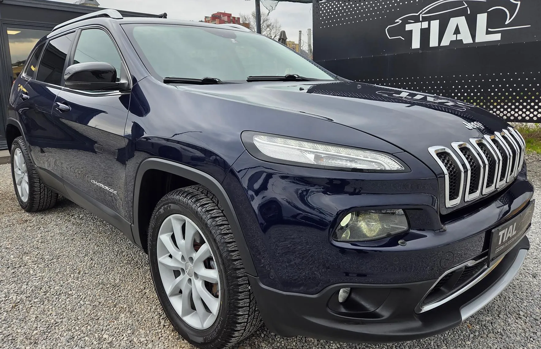 Zunanja slika - Jeep Cherokee - 2.0D 4X4-BIXENON-LED-ALU KAMERA-PDC-USNJE-NAVI - 3