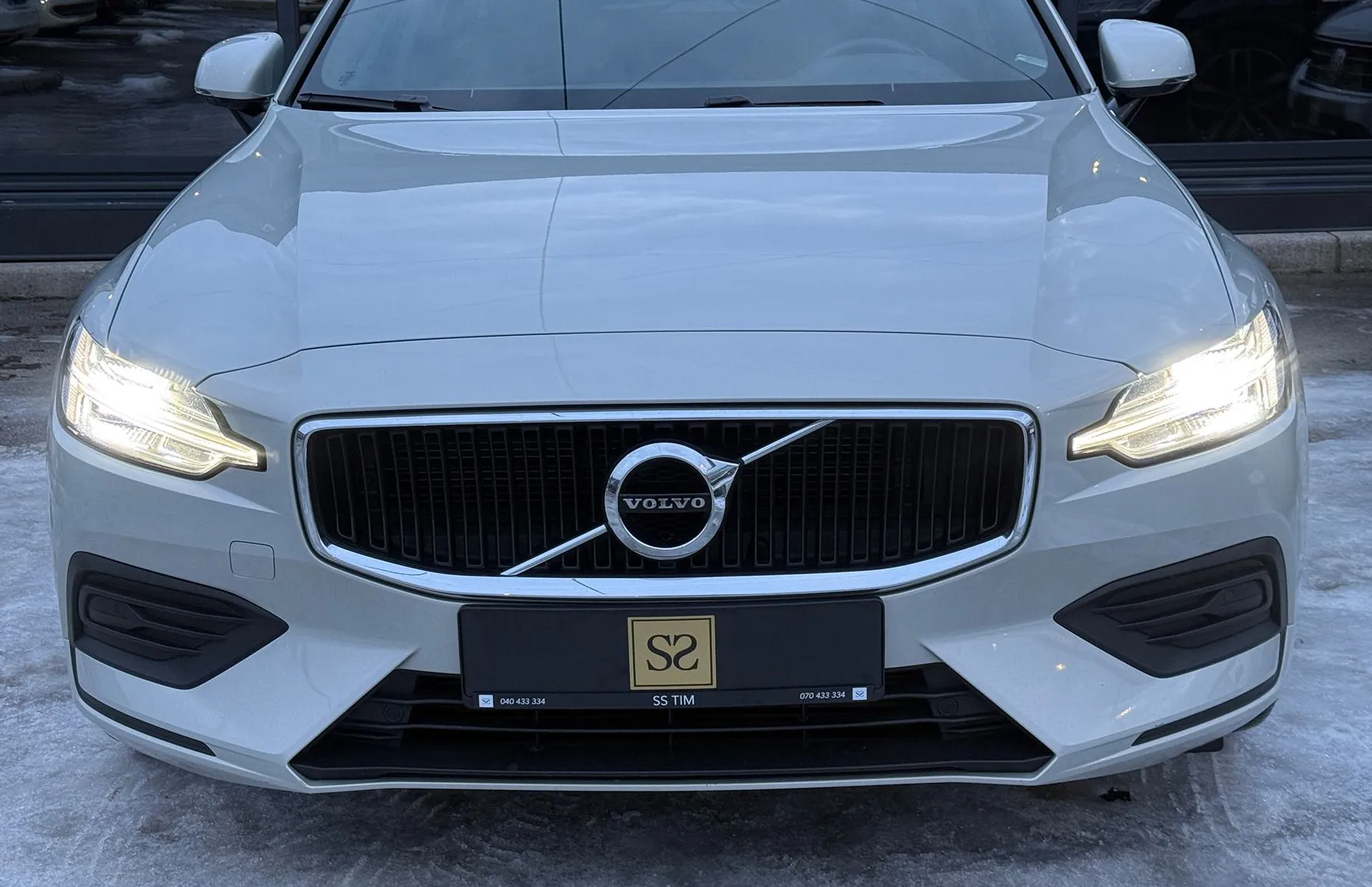 Zunanja slika - Volvo V60 - D4 PANO-FullLED-Usnje-KAM-Mkot-PDC-Gretje-KljukaDE - 38