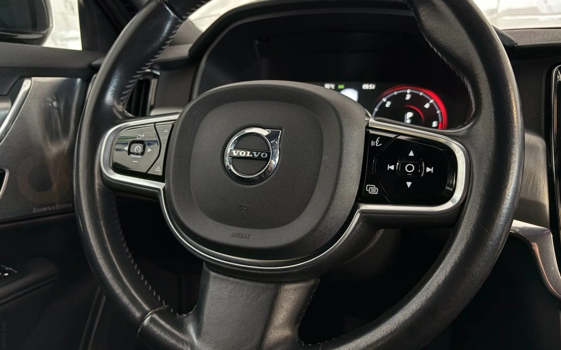 Notranja slika - Volvo V90 - D4 Momentum |ACC|360Kamera|BowersWilkins|Kljuka|.. - 10