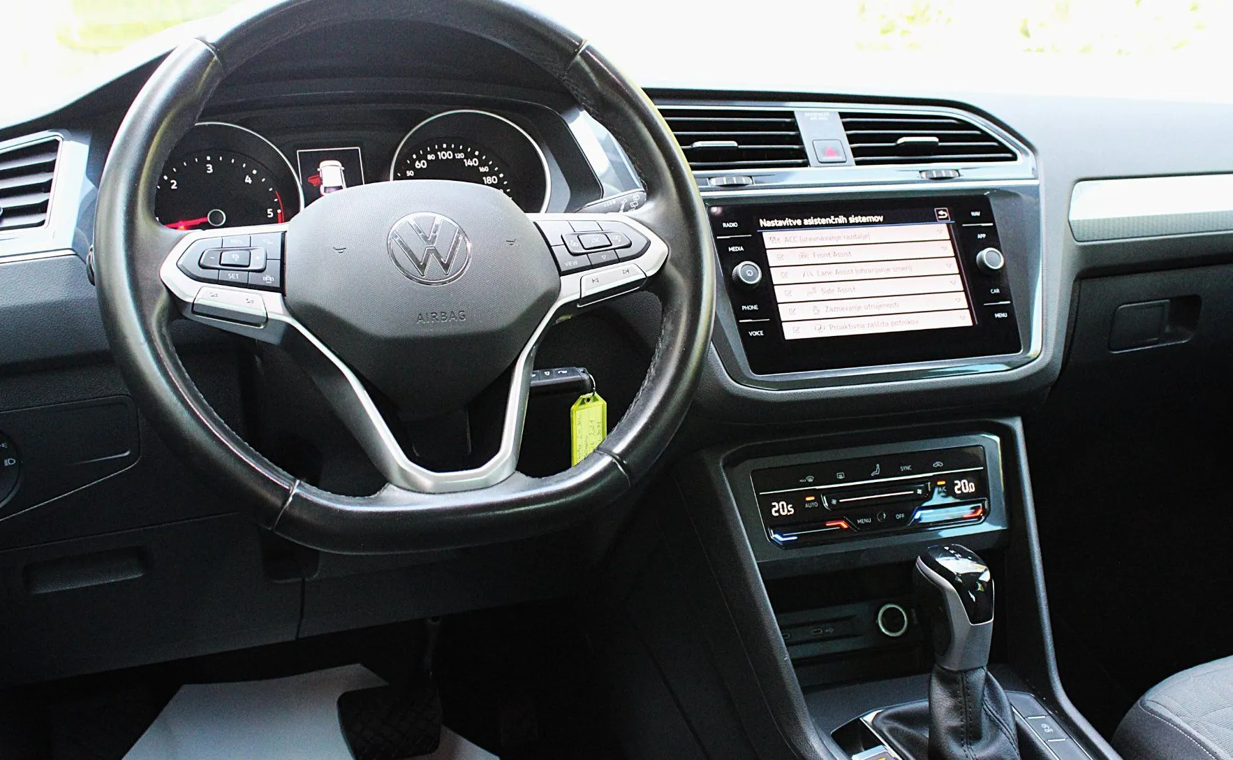 Zunanja slika - VW Tiguan - 2.0 TDI BMT Life DSG ALU LED PDC NOVI MODEL - 16