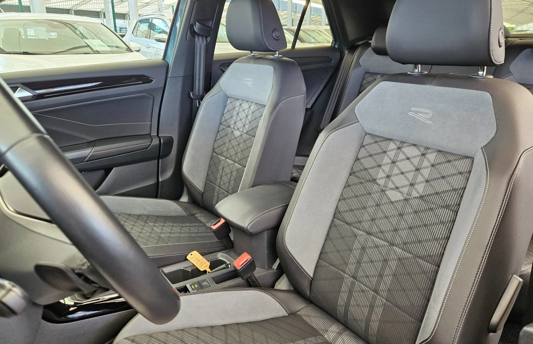 Zunanja slika - Volkswagen T-Roc - R-Line 2.0 TDI DSG LED PLUS-KAMERA-KEYLESS - 9