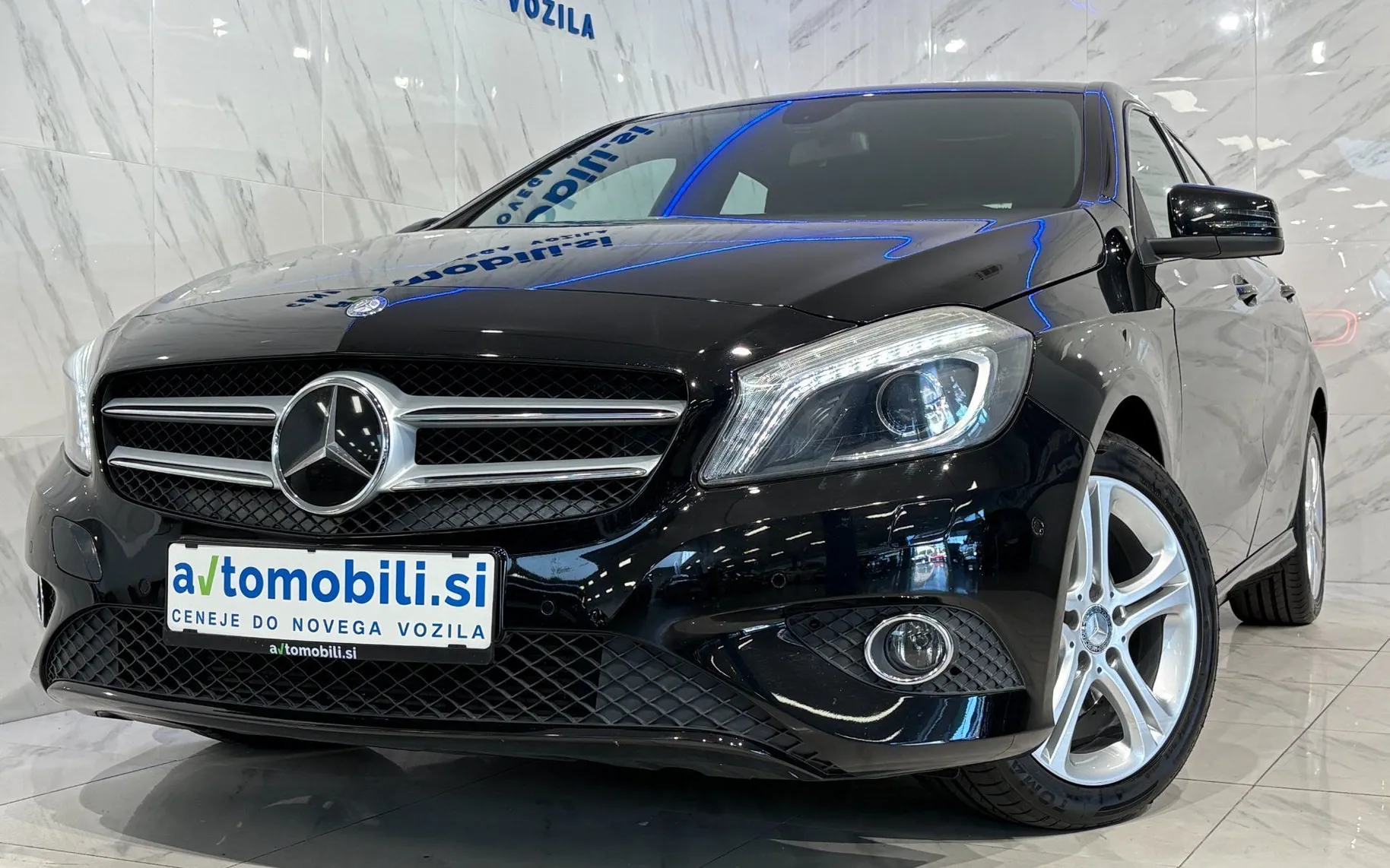 Zunanja slika - Mercedes-Benz A-Razred - 180  Kamera - Memory - Navi - Gretje - PDC - 3