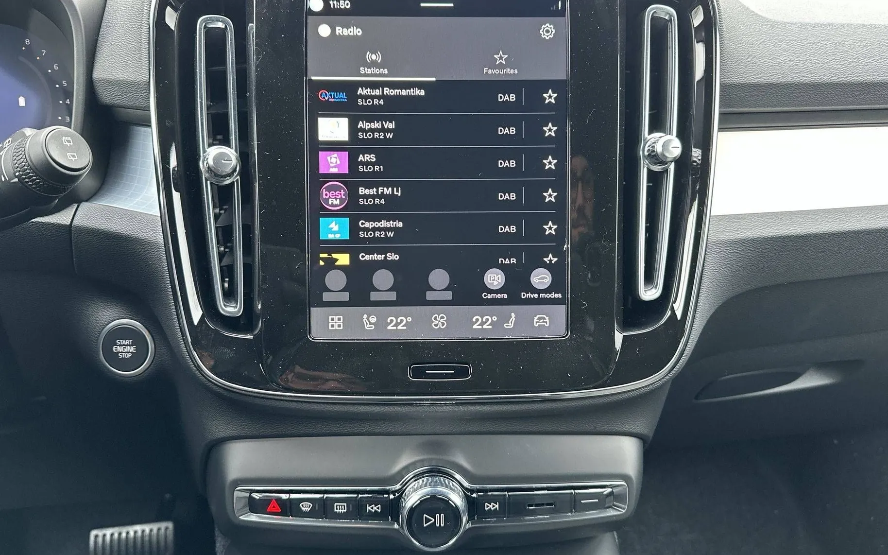 Notranja slika - Volvo XC40 - B3 P Core AT DCT... - 24