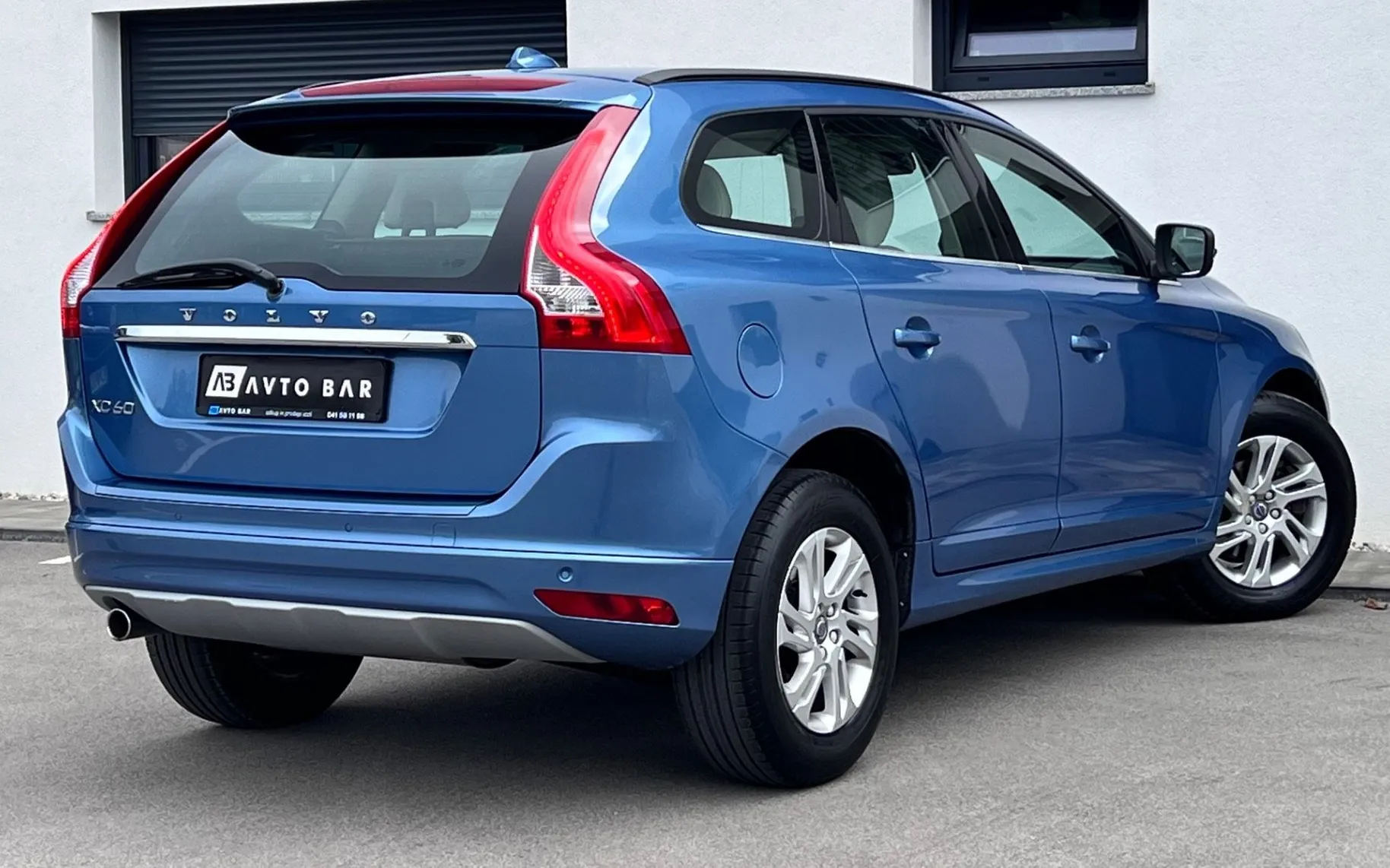 Zunanja slika - Volvo XC60 - D3+SLO+1.LAST+SAMO 104.475km++R.KAMERA - 6