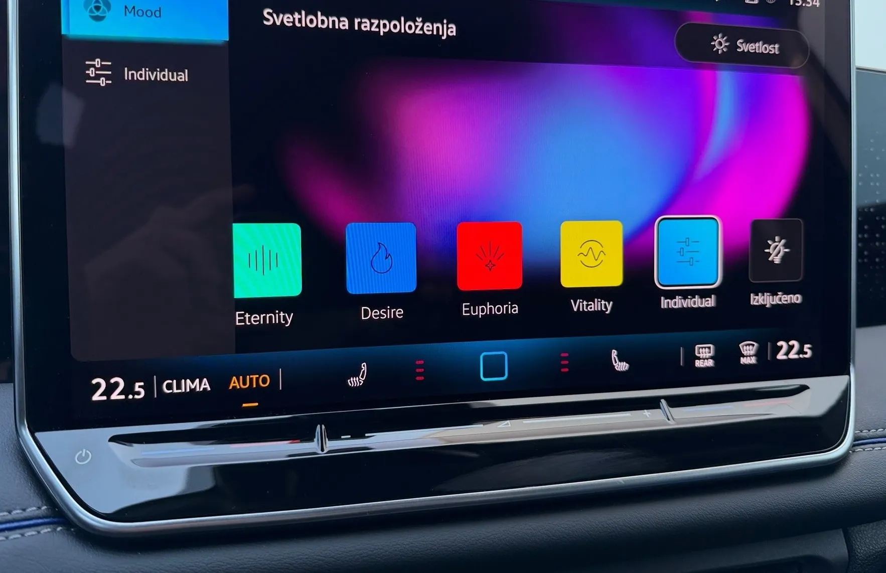 Zunanja slika - VW Tiguan - 2.0 TDI DSG R-Line  4Joy - 20