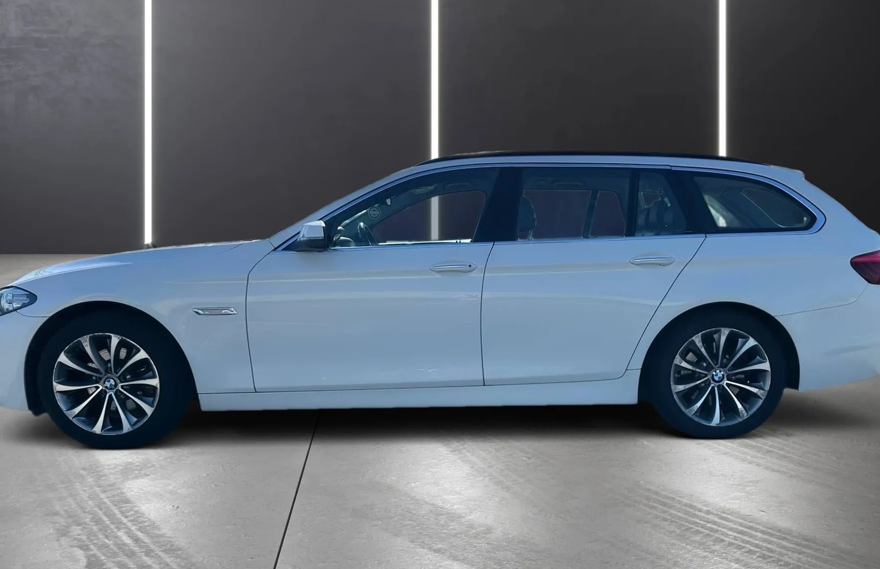 Zunanja slika - BMW Serija 5 - Touring: 520d LED NAVI TEMP HI-FI USNJE PDC FACELIFT TOP - 4