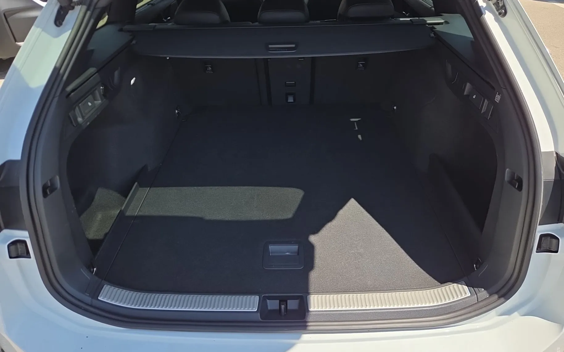 Notranja slika - Volkswagen Passat Variant - 1.5 eTSI BMT 4Joy DSG  akcija tedna - 12