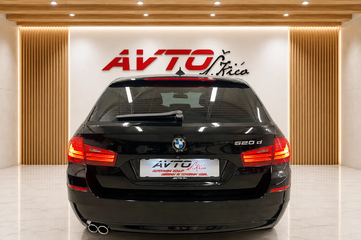 Notranja slika - BMW serija 5 Touring: - 520d-BI-XENON-TEMPOMAT-SOFT CLOSE-PDC... - 8