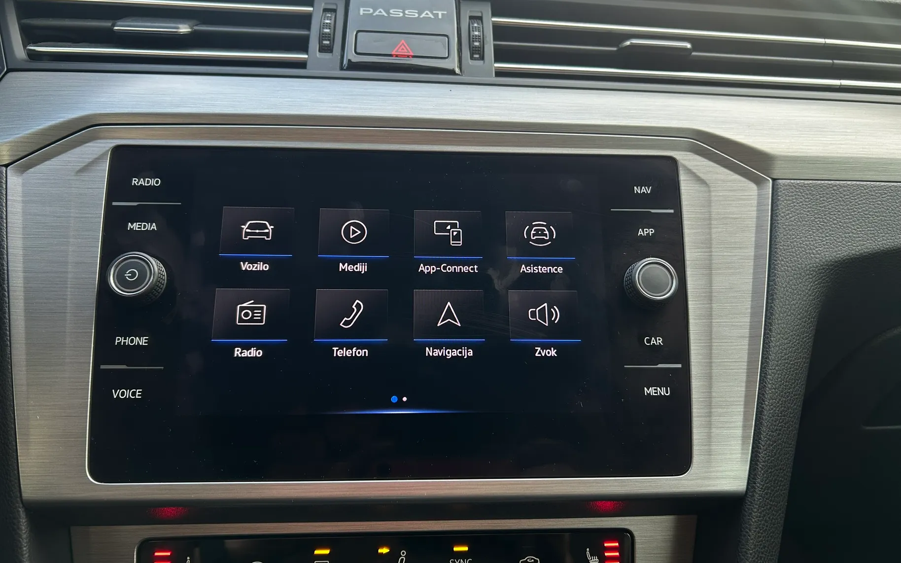 Notranja slika - VW Passat - Variant 2.0 TDI DSG, ELKTRIČNA KLJUKA, KAMERA Premium - 11