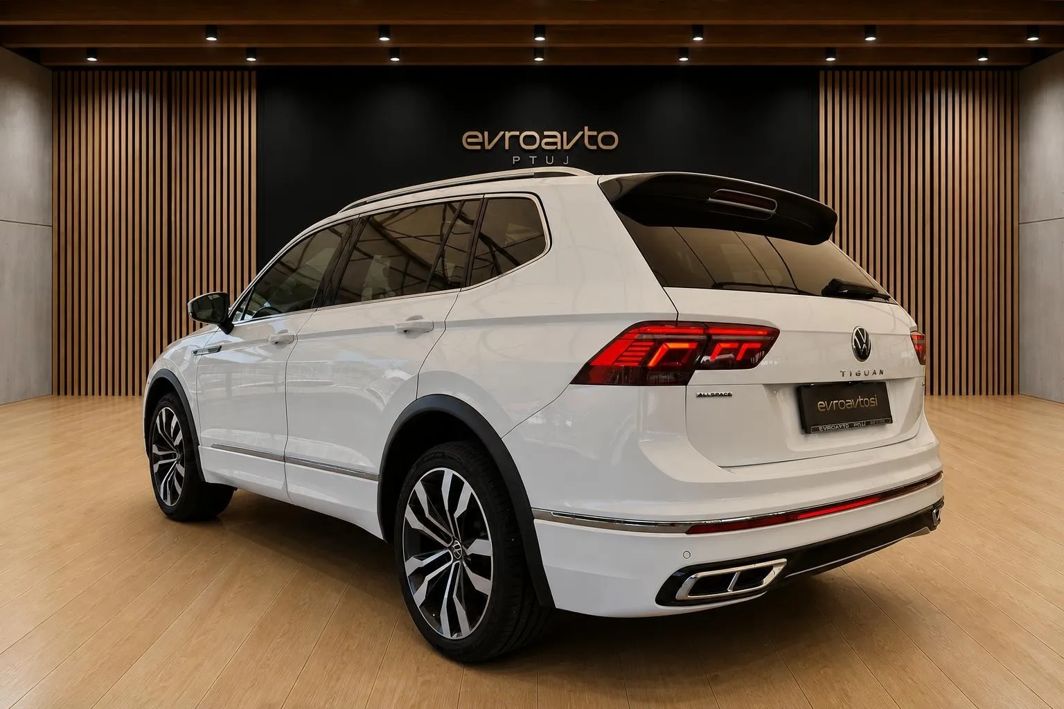 Zunanja slika - Volkswagen Tiguan Allspace - 4motion 2.0 TDI R-Line DSG•SLO•Panorama•IQ.LIGHT - 5