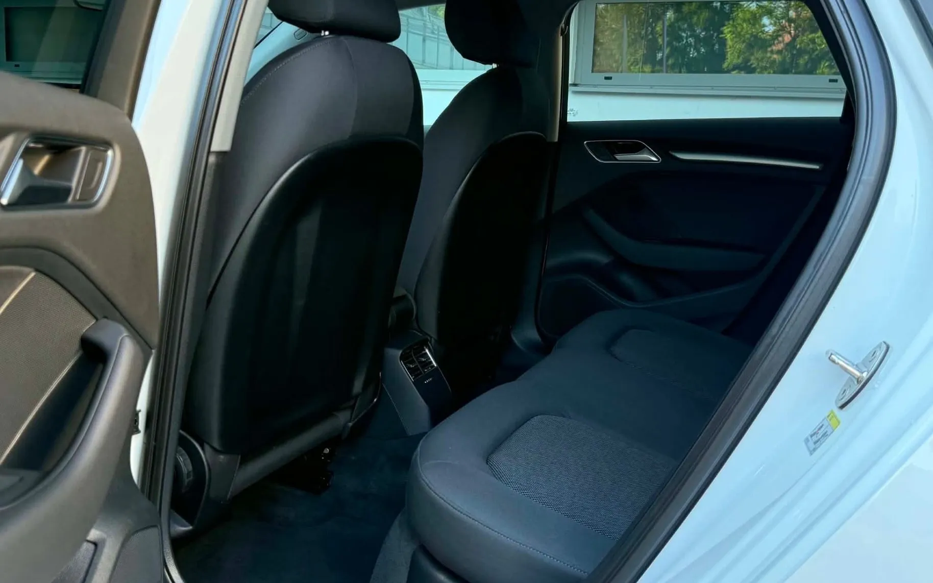 Notranja slika - Audi A3 - 1.6 TDI-S TRONIC-81.000km-LIZING ZA TUJCE-XENON+.. - 10