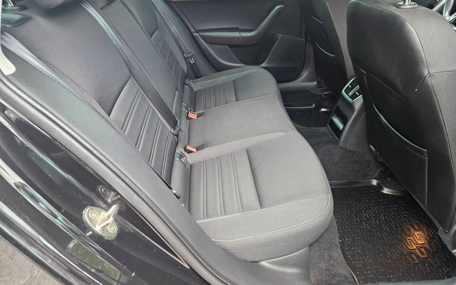 Notranja slika - Škoda Octavia - Combi 1.6 TDI  1.LASTNIK  SLO SAMO 92000KM... - 12