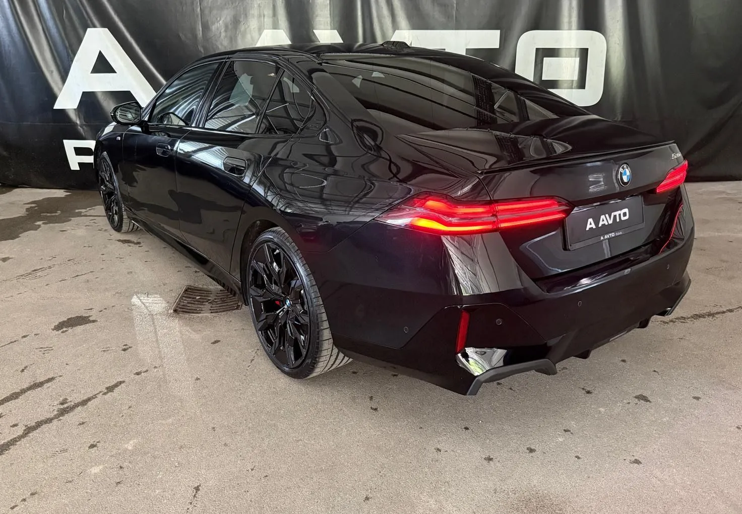 Zunanja slika - BMW Serija 5 - : 520d Avt.MSport Pro-20COL-ICONIC-KAM360-HARMAN-HUD - 5
