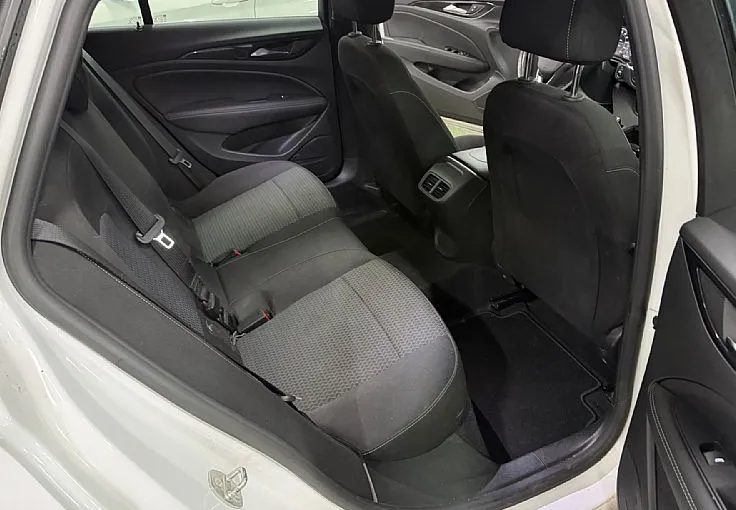 Zunanja slika - Opel Insignia - 2.0D SPORT 1.LASTNIK VIRTUAL LED KLJUKA GRETJE SED - 10