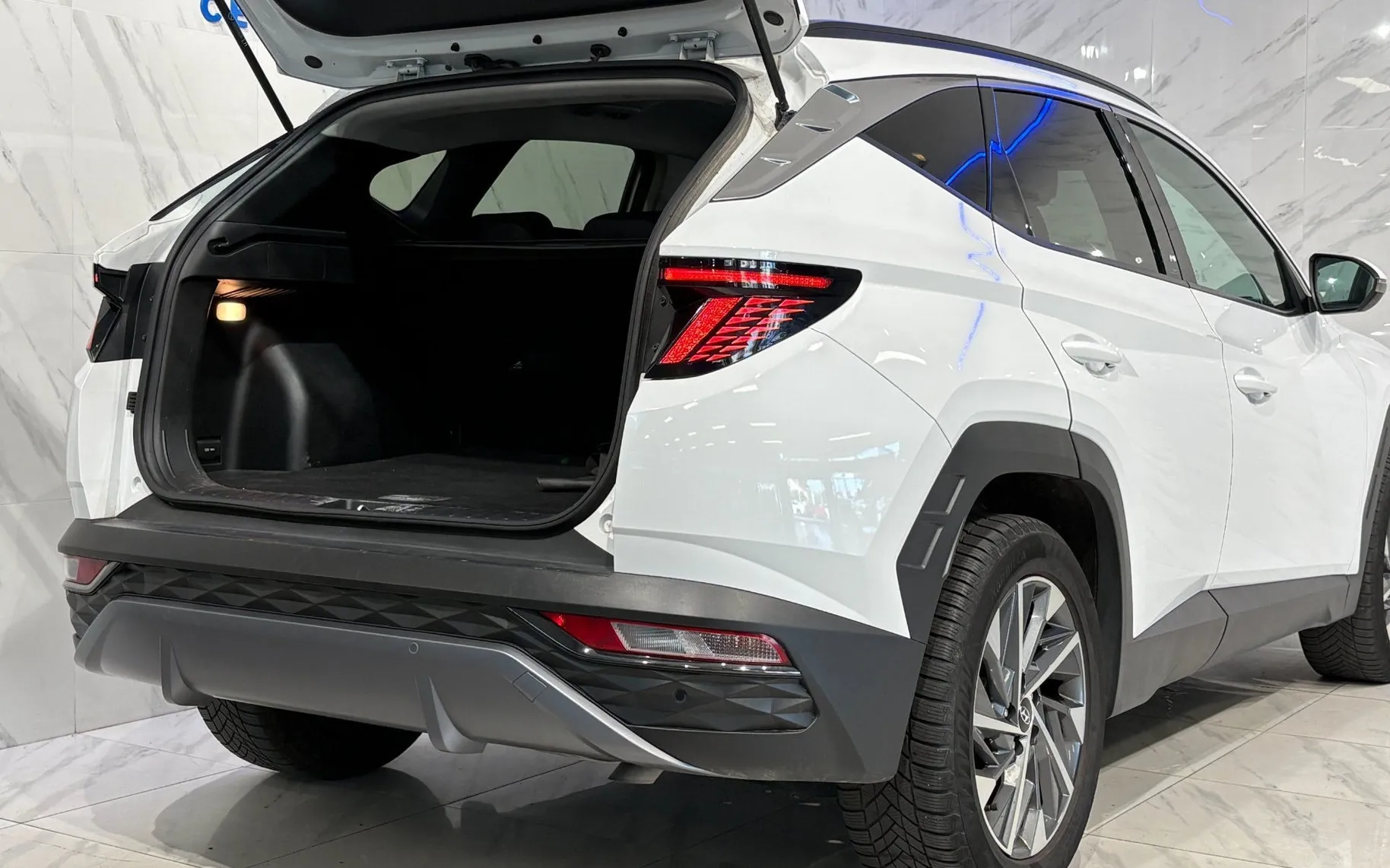 Notranja slika - Hyundai Tucson - 1.6 T-GDI Slovensko vozilo - Kamera - Garancija - 7