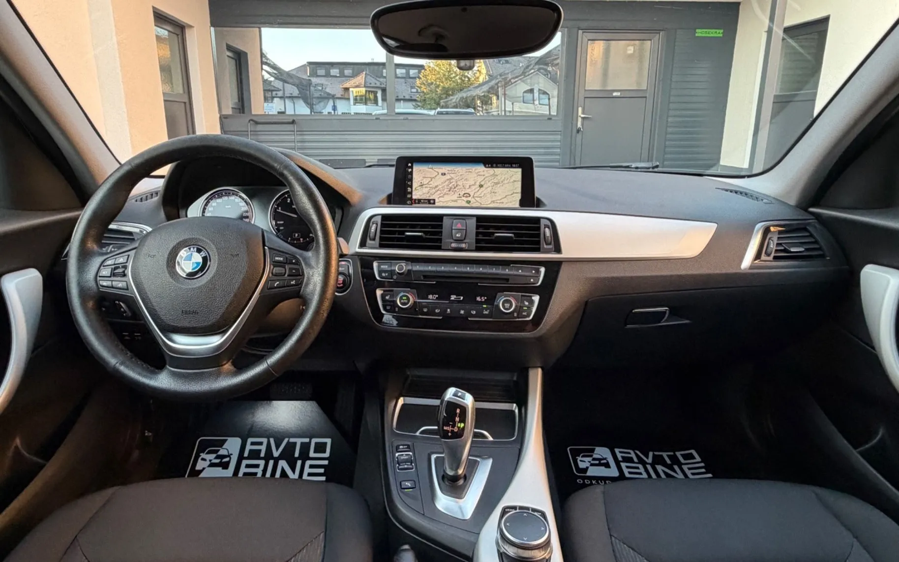 Notranja slika - BMW serija 1: - 118d Sport Line-LED-NAVI-KAMERA - 10