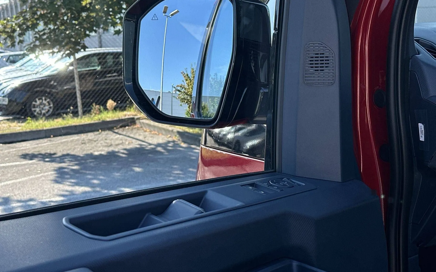 Notranja slika - KIA PV5 - Quantum 71.2 kWh baterija 120 kW 163 KS - 10