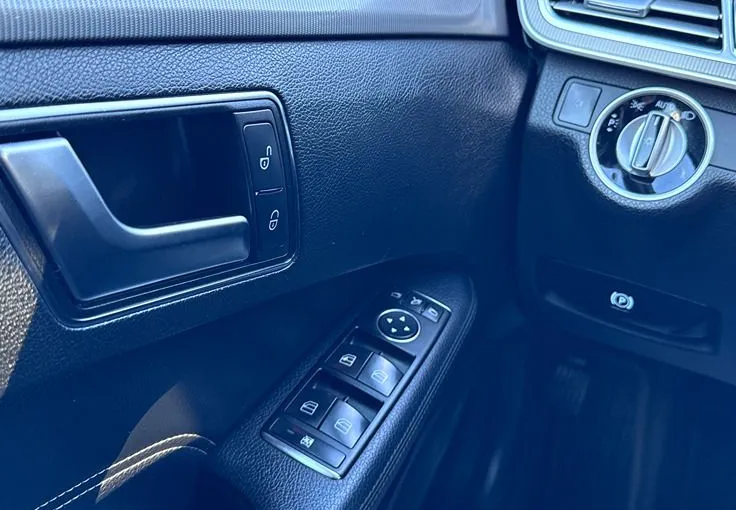 Zunanja slika - Mercedes-Benz E-Razred - E 220 BlueTEC Navi Usnje LED F1 BT Temp Park SZ - 15